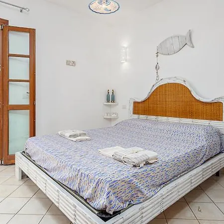 In A 800 Mt Dalla Apartmán Porto San Paolo (Sardinia)